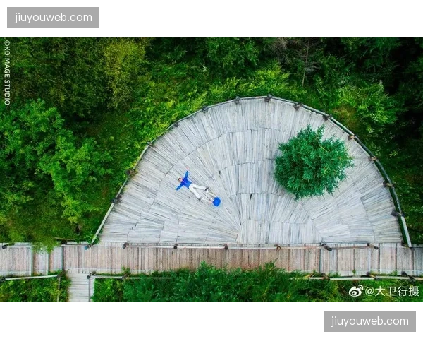 云端虚拟机位模拟高空俯瞰，补充实景航拍视角空白点